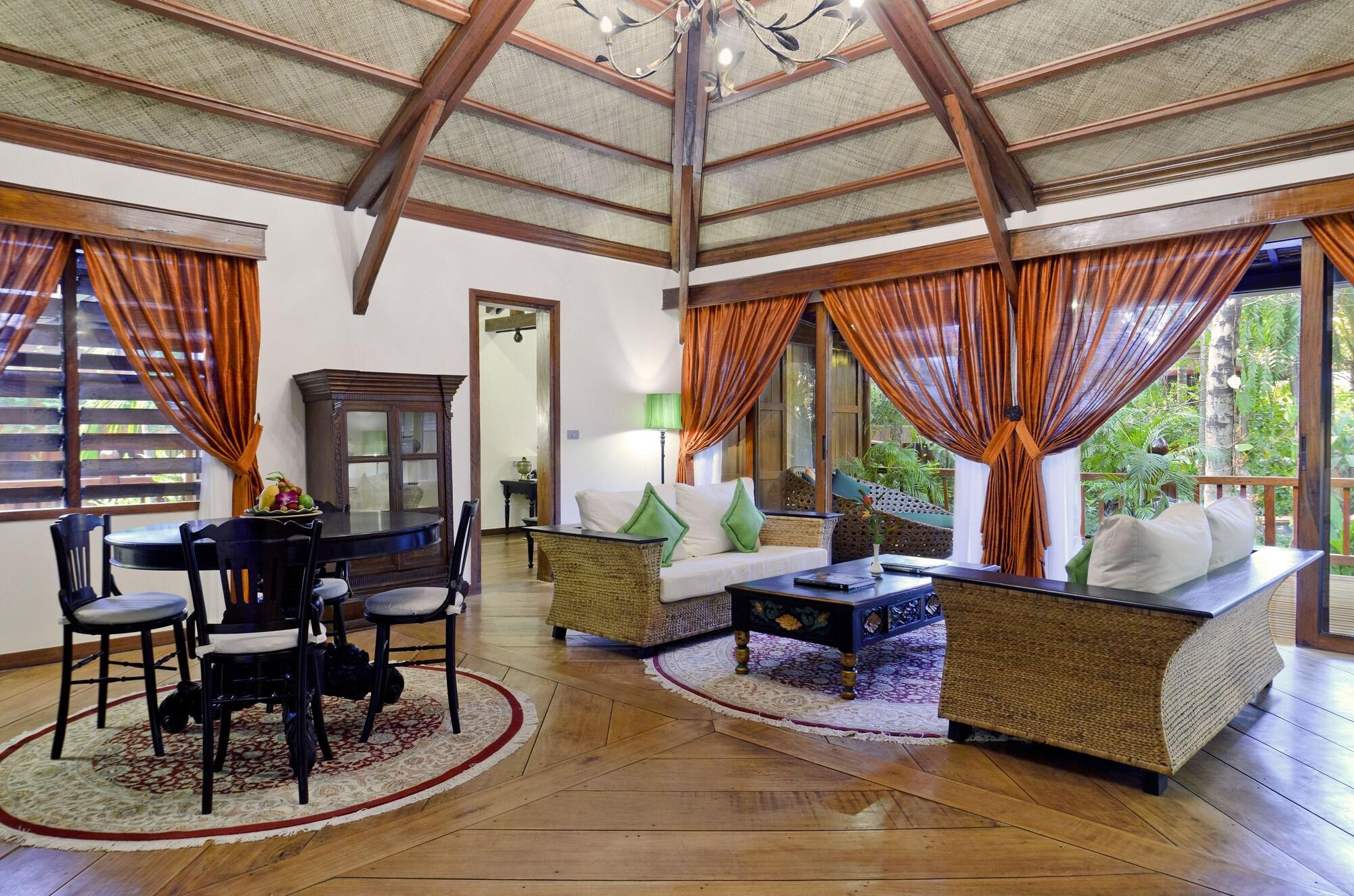 Angkor Village Hotel - Small Luxury Hotels Of The World Siem Reap Exteriör bild The interior of a villa at the resort