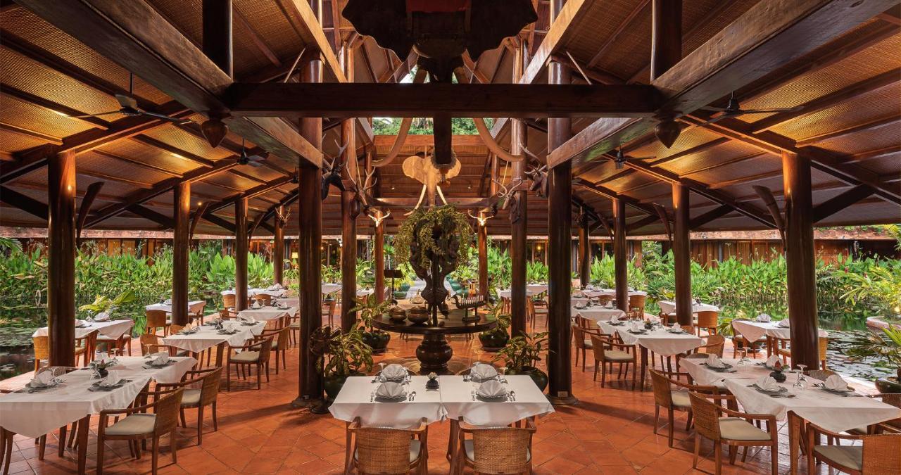 Angkor Village Hotel - Small Luxury Hotels Of The World Siem Reap Exteriör bild The interior of the restaurant