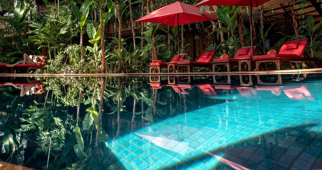 Angkor Village Hotel - Small Luxury Hotels Of The World Siem Reap Exteriör bild The swimming pool at the resort