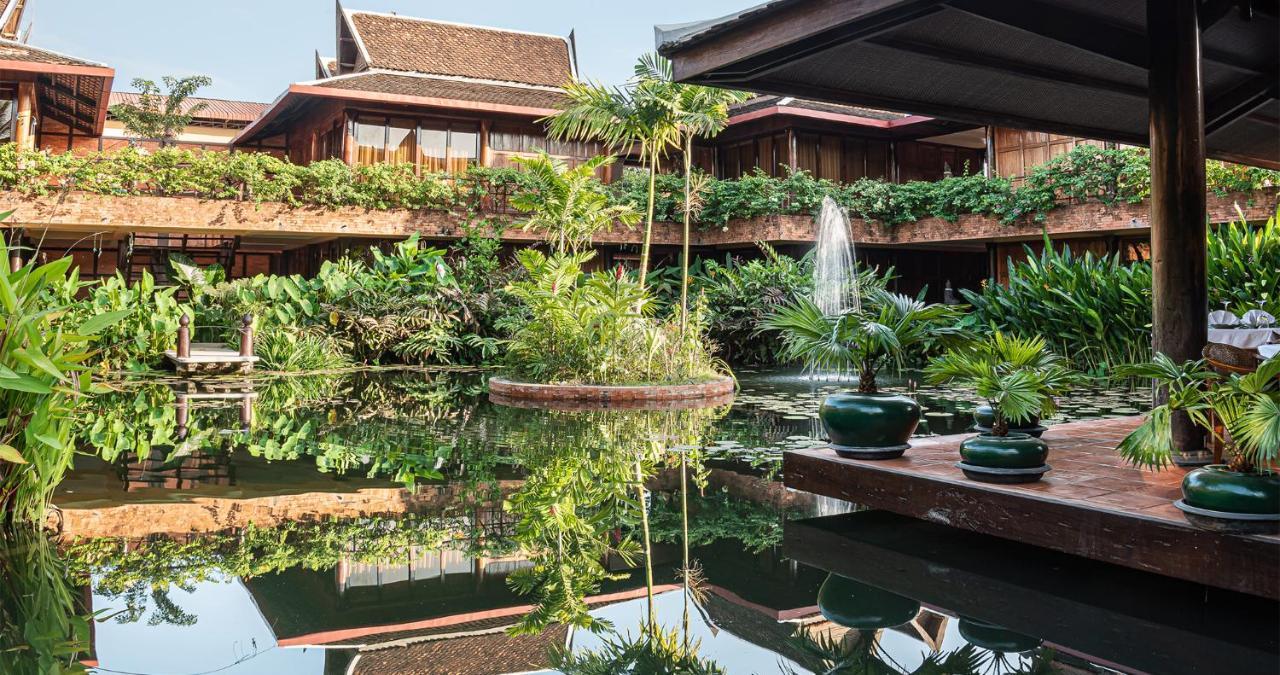 Angkor Village Hotel - Small Luxury Hotels Of The World Siem Reap Exteriör bild The resort's main building