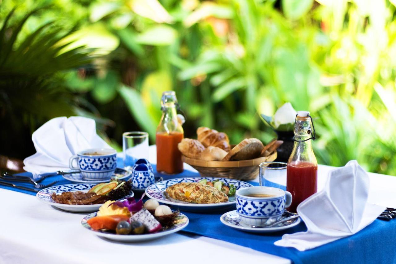 Angkor Village Hotel - Small Luxury Hotels Of The World Siem Reap Exteriör bild Thai breakfast