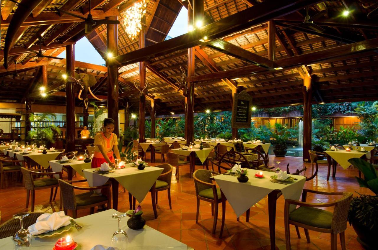 Angkor Village Hotel - Small Luxury Hotels Of The World Siem Reap Exteriör bild The restaurant at the resort